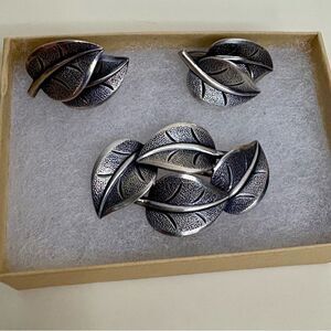 Vintage Beau Silver Leaf Brooch and Earring Set
